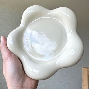 New Cream Flower Ceramic Trinket Cat Dish Scalloped Glossy Jewelry Catchall 6"